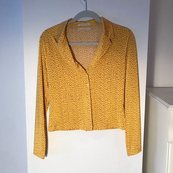 🚫SOLD Urban Outfitters Silky Yellow Button Down - Picture 2 of 4